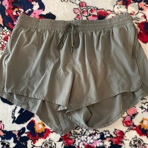 Women’s 1X athletic shorts with liner
